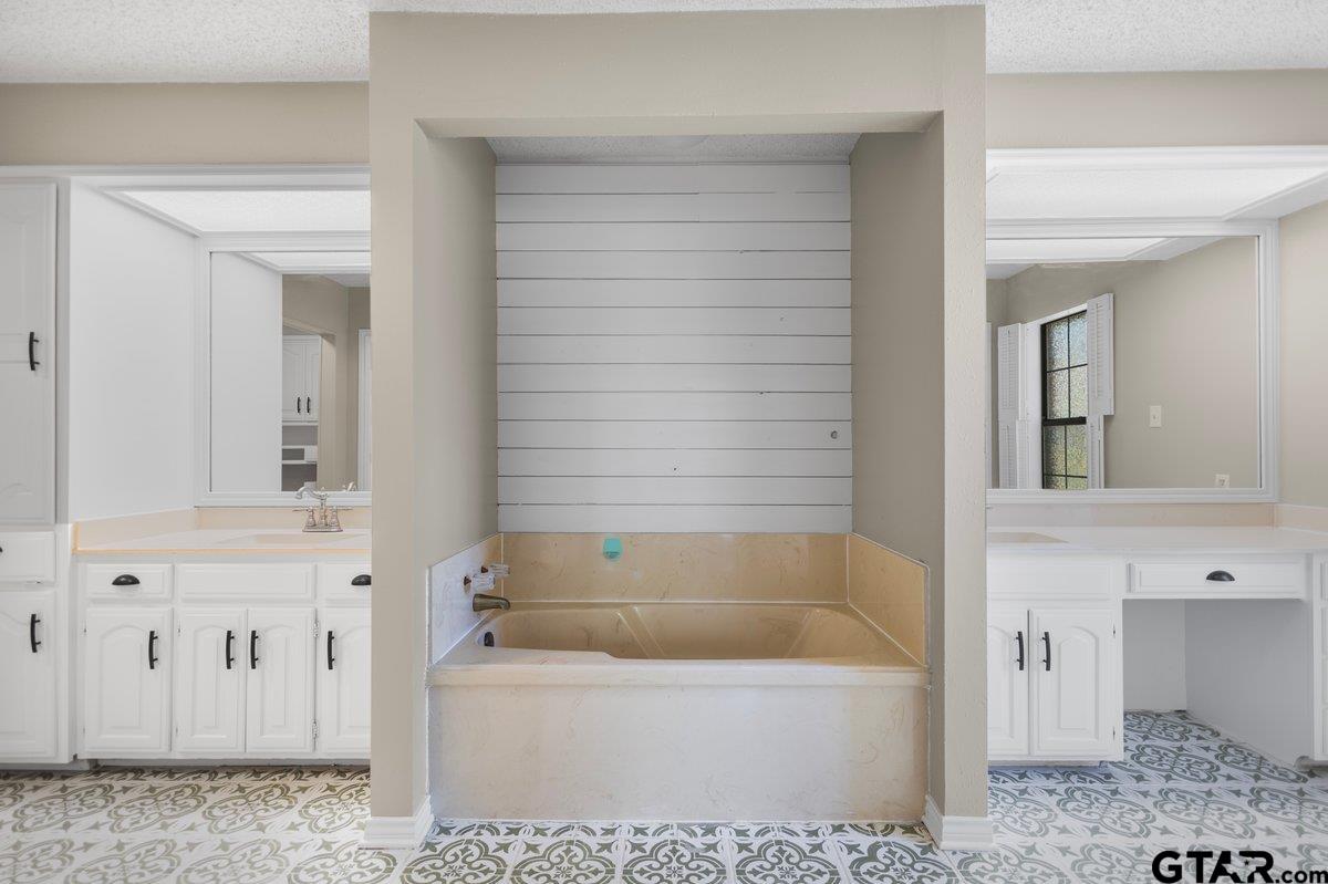 15938 Big Oak Bay Road Tyler, TX 75707 - Photo 11 of 21 Gallery Image 11