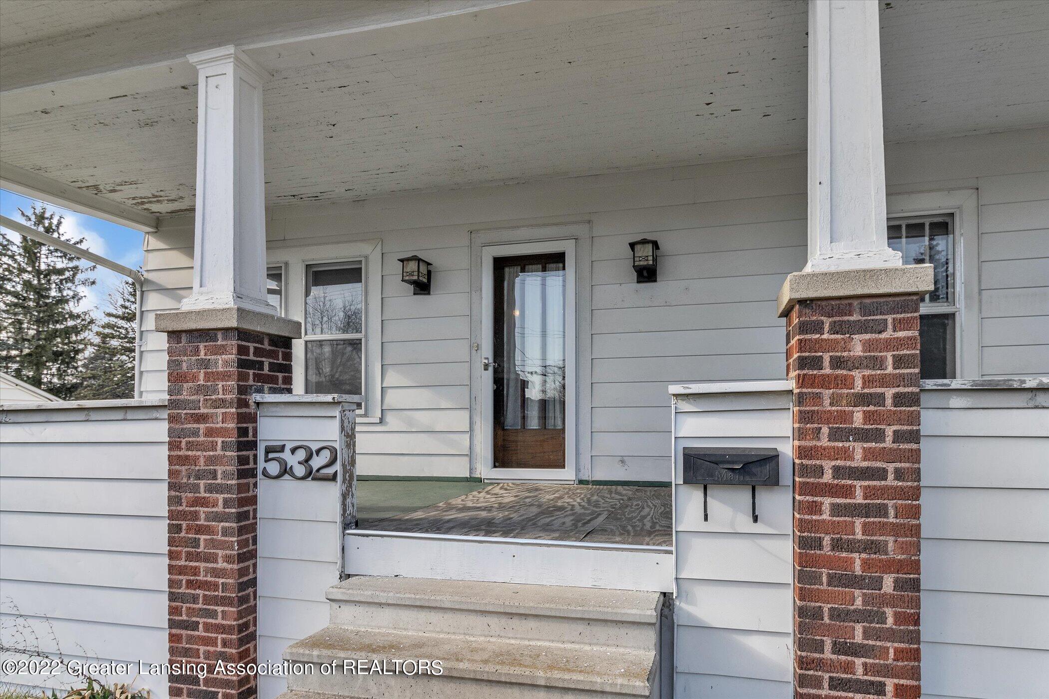 532 West Holmes Road Lansing, MI 48910 - Photo 10 of 64 front porch