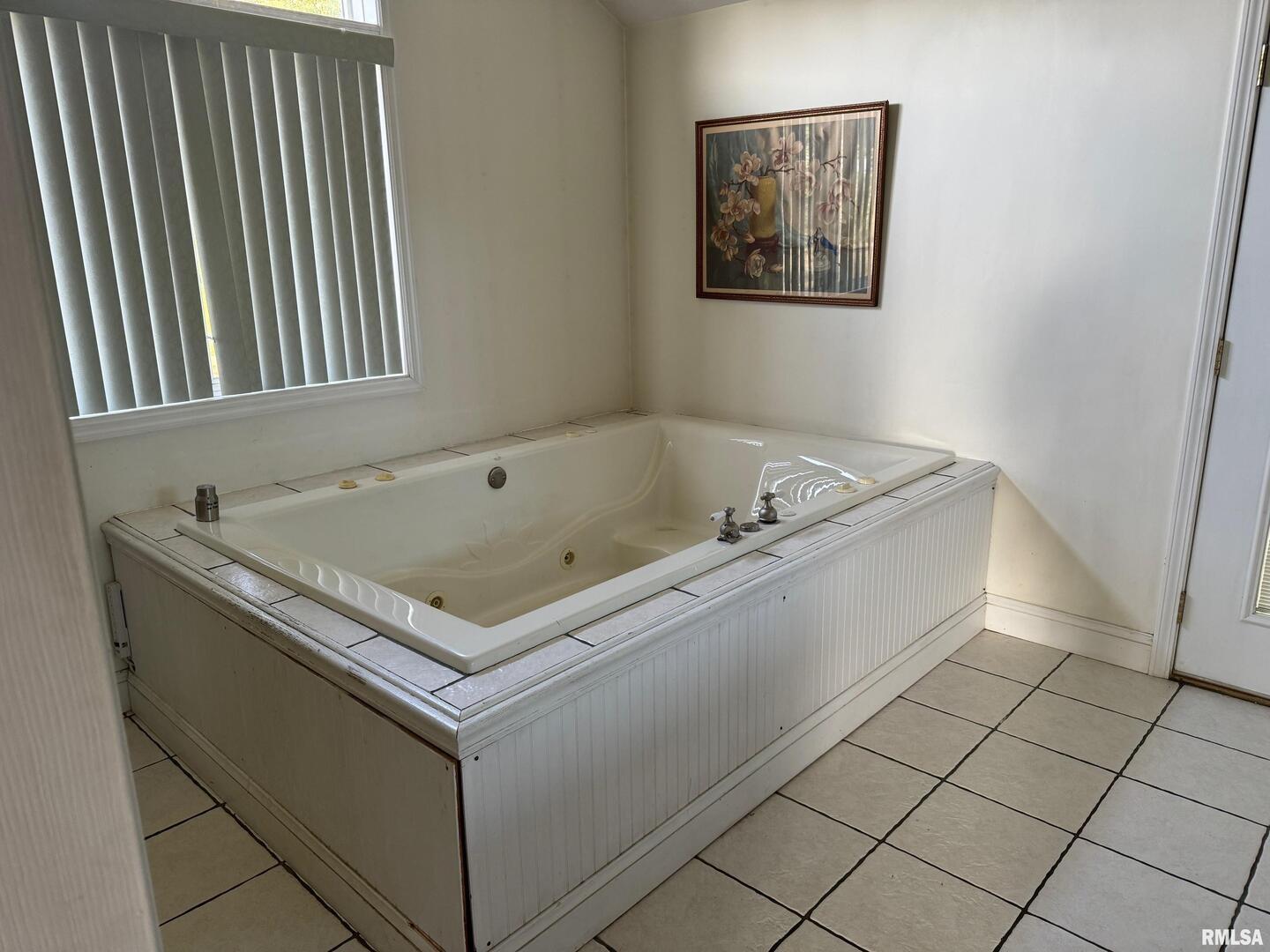 102 West North Street Benton, IL 62812 - Photo 28 of 56 a bath tub sitting next to a white sink