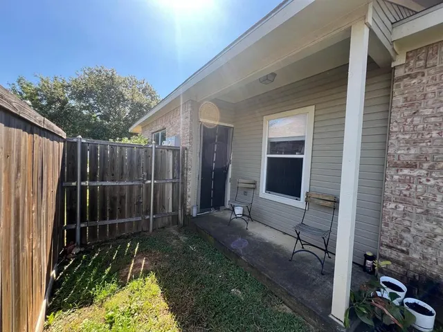 a view of backyard with tub and entertaining space