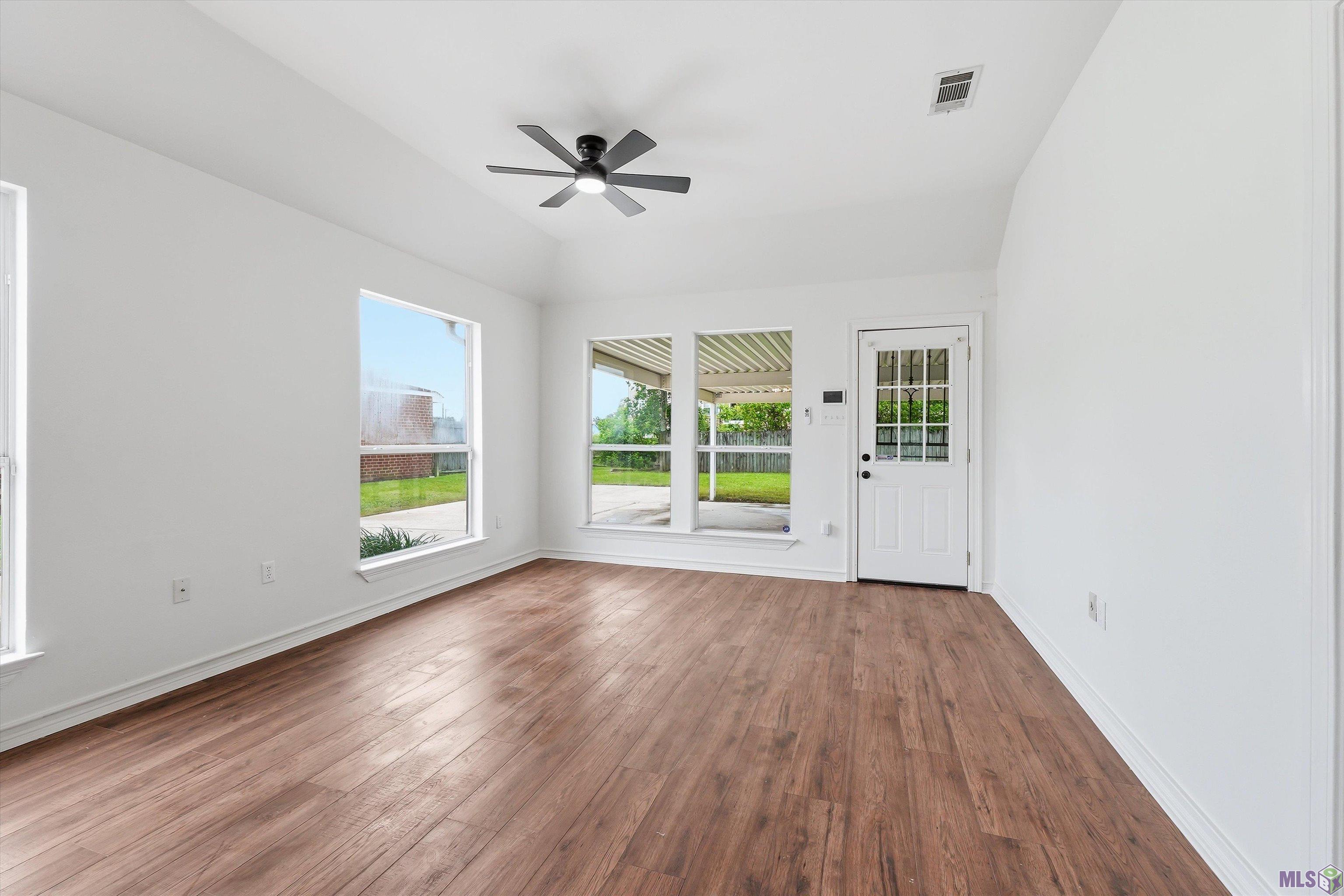 5943 Timbercreek Avenue Baton Rouge, LA 70806 - Photo 4 of 17
