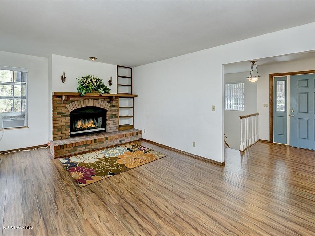 335 Ridge Court Prescott, AZ 86303 - Photo 2 of 23 Great Room W/Focal Fireplace