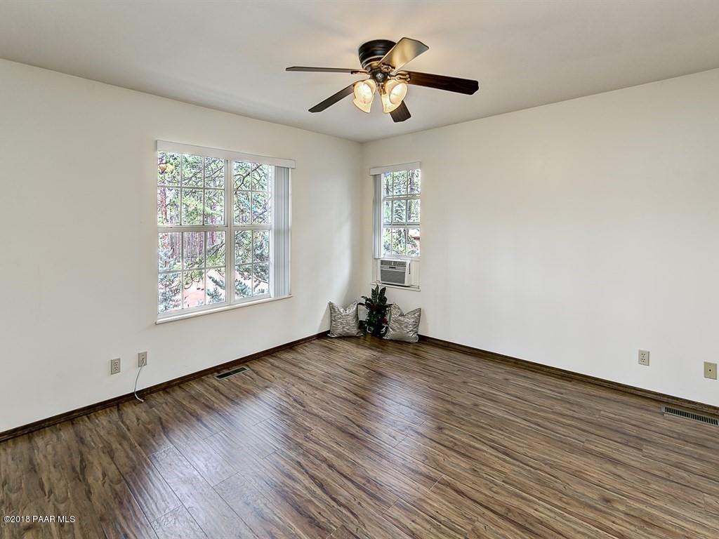 335 Ridge Court Prescott, AZ 86303 - Photo 8 of 23 Master Bedroom