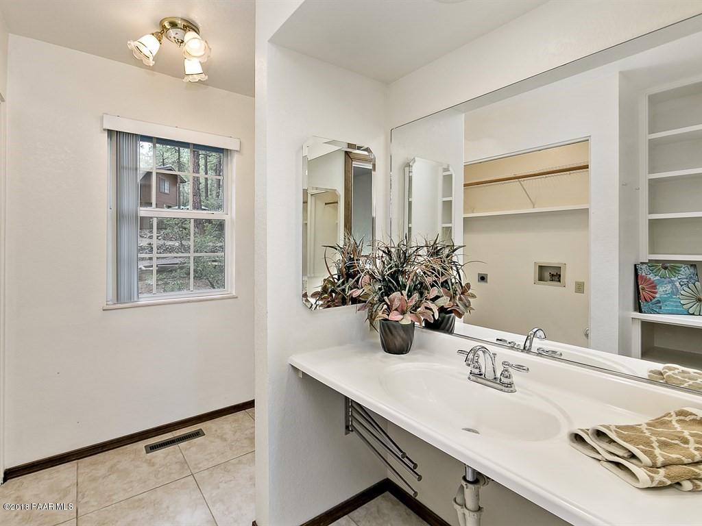 335 Ridge Court Prescott, AZ 86303 - Photo 9 of 23 Master Bathroom