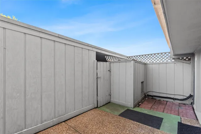 $1,850 | 2417 Jamestown Mal, Unit 24, Houston, TX 77057