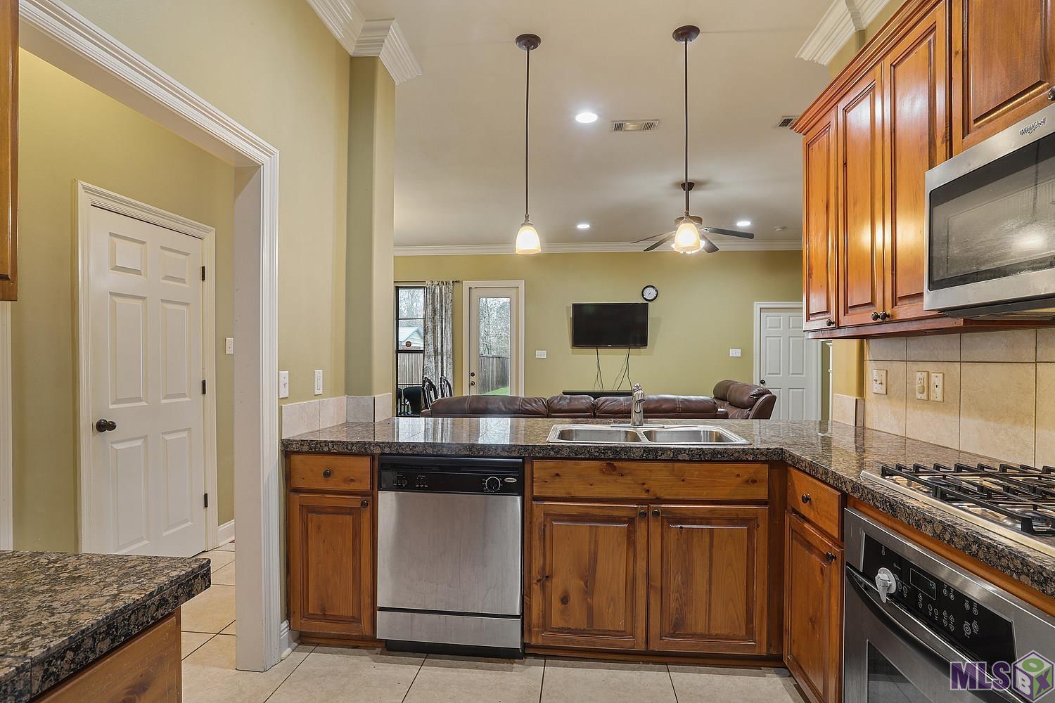 12813 Hidden Ridge Lane Baton Rouge, LA 70816 - Photo 6 of 9