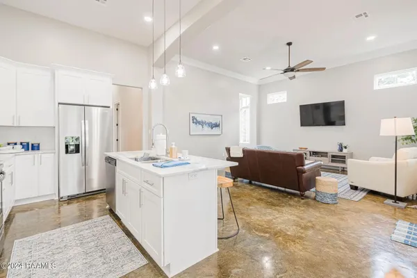 $4,000 | 202 Student, Lafayette, LA 70508