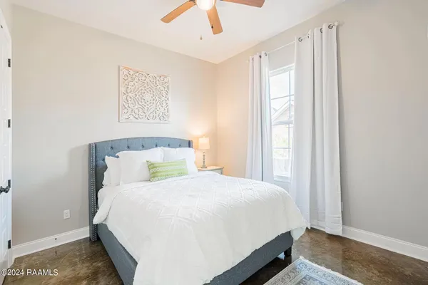 $4,000 | 202 Student, Lafayette, LA 70508