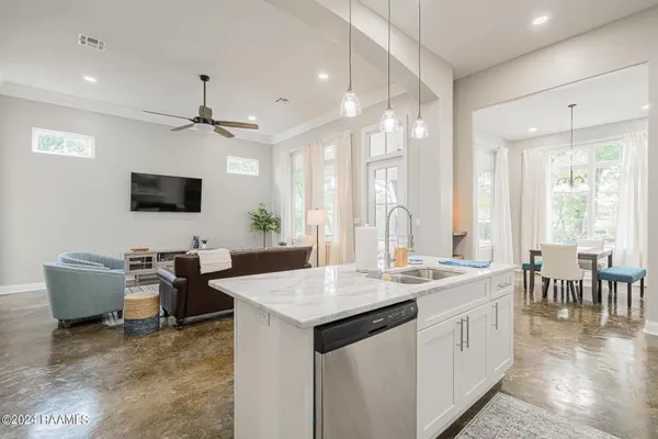 $4,000 | 202 Student, Lafayette, LA 70508