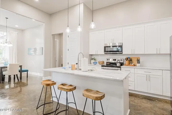 $4,000 | 202 Student, Lafayette, LA 70508