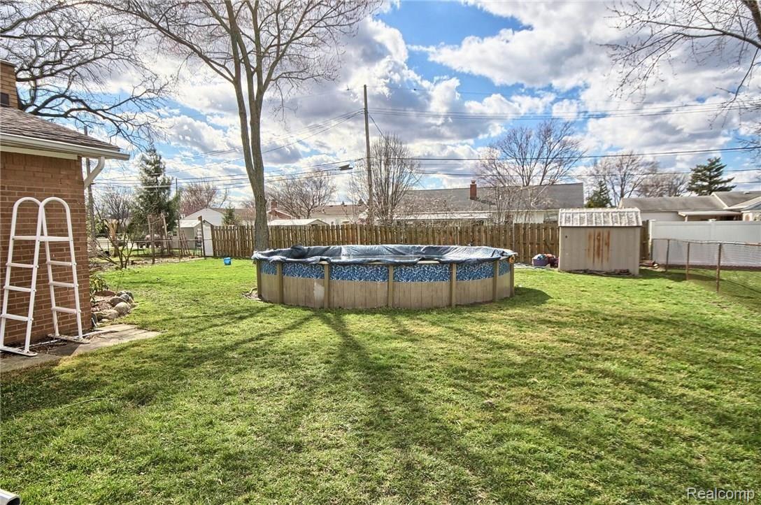 14752 Reeck Road Southgate, MI 48195 - Photo 28 of 29 Backyard.jpg