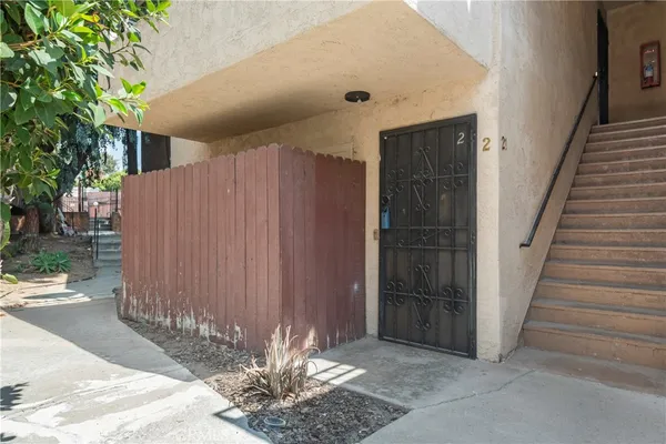 a view of a entrance gate of the house