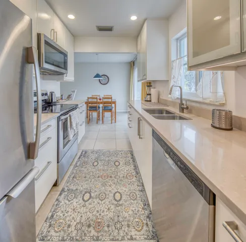 $2,450 | 32 Ocean Breeze, Lake Worth Beach, FL 33460