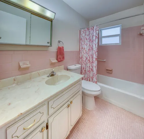 $2,450 | 32 Ocean Breeze, Lake Worth Beach, FL 33460