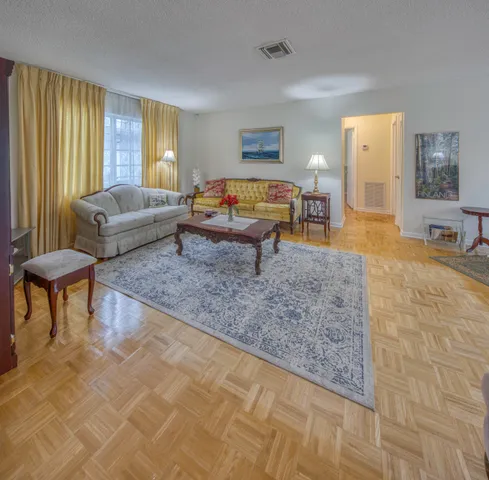 $2,450 | 32 Ocean Breeze, Lake Worth Beach, FL 33460