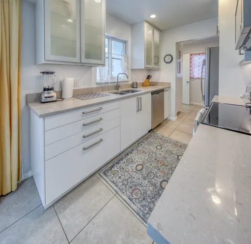 $2,450 | 32 Ocean Breeze, Lake Worth Beach, FL 33460