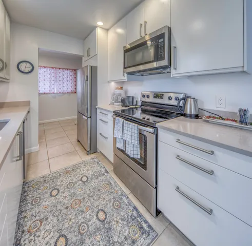 $2,450 | 32 Ocean Breeze, Lake Worth Beach, FL 33460