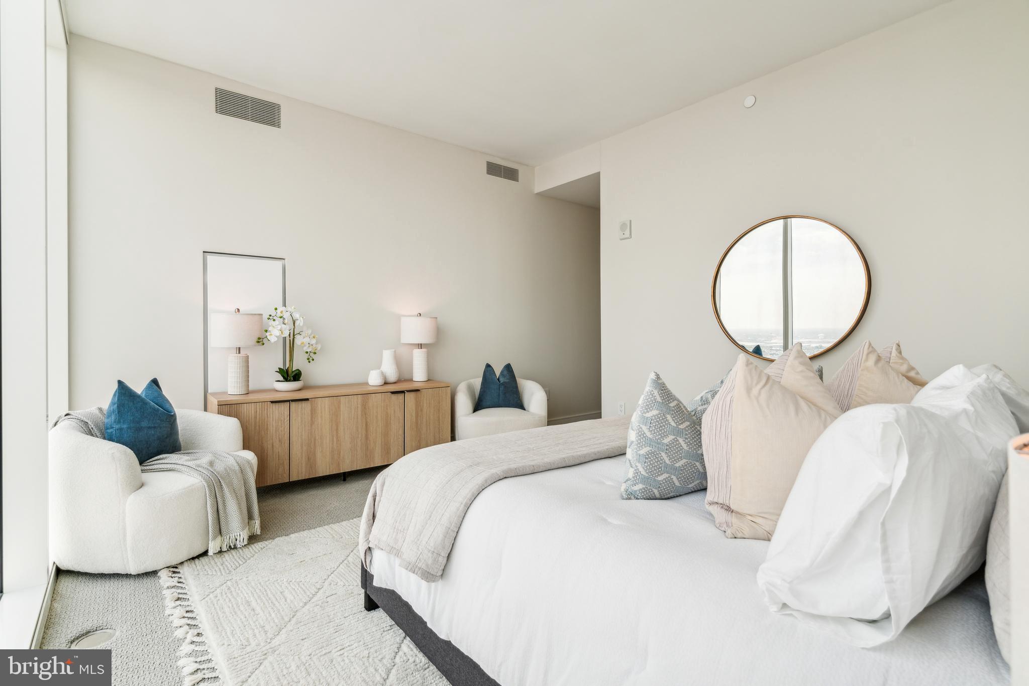 301 South Broad Street, Unit 2202 Philadelphia, PA 19107 - Photo 12 of 28 Owner's Suite