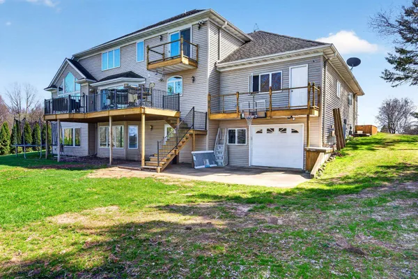 $524,900 | 76 Shore Drive, Clintonville, WI 54929