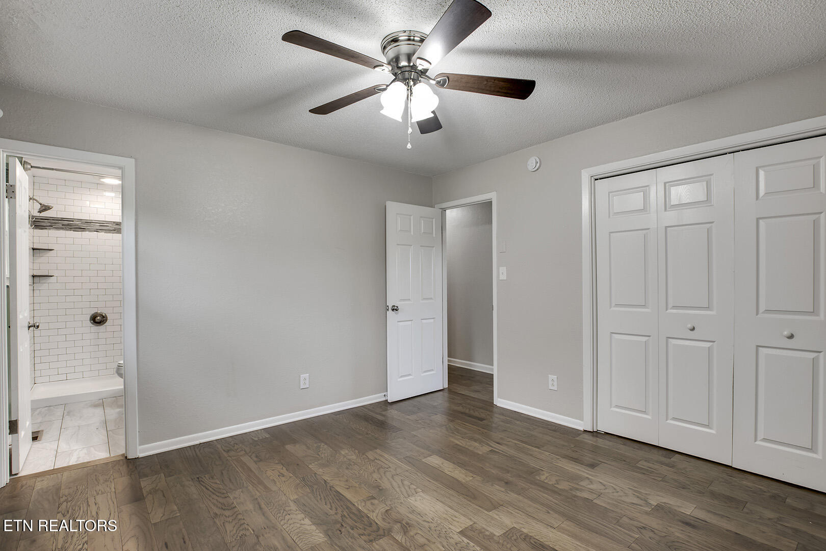 7753 Cranley Road Powell, TN 37849 - Photo 22 of 43 22_CranleyRoad_7753_MasterBedroom02