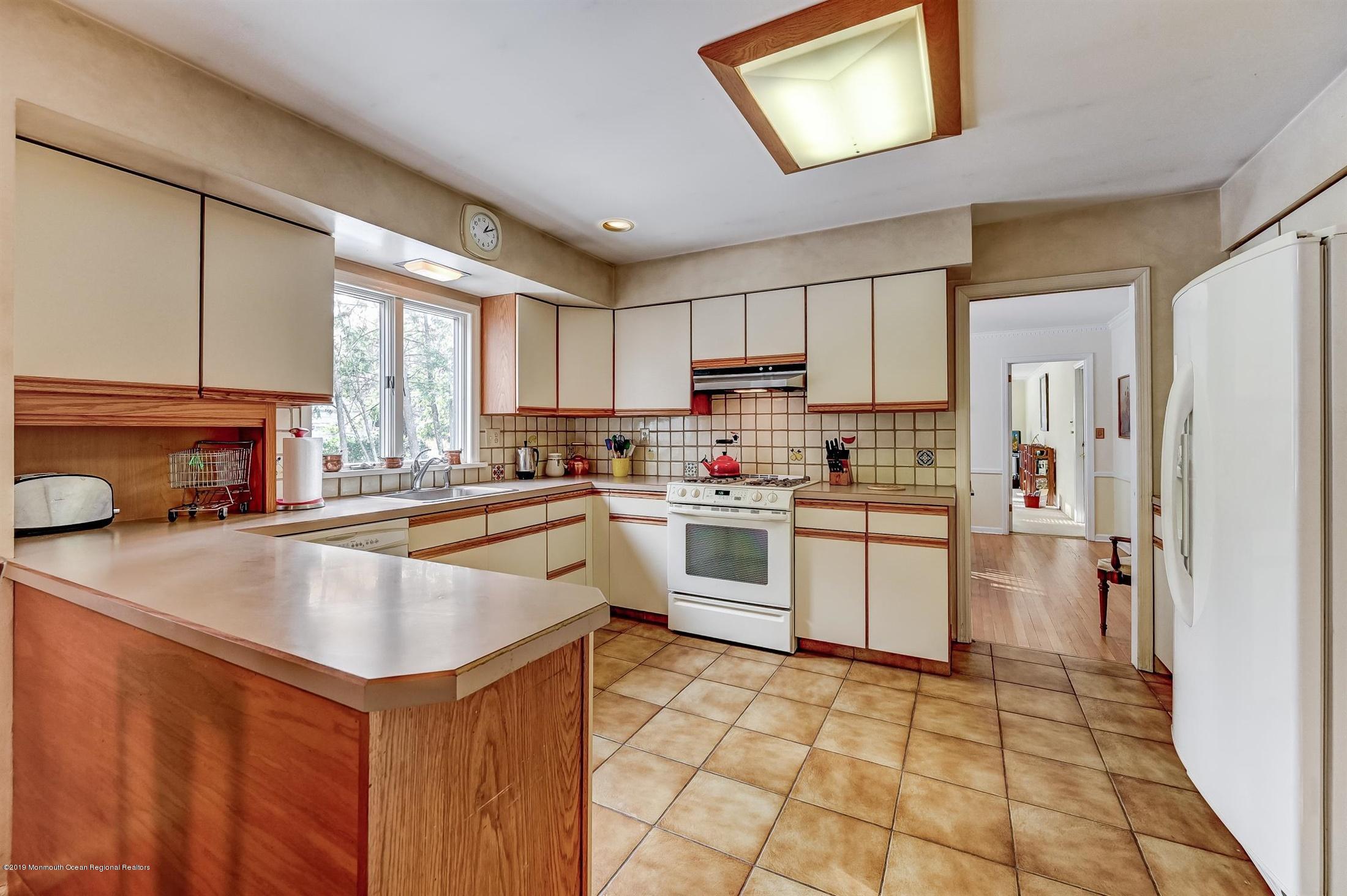 3 Fairway East Colts Neck, NJ 07722 - Photo 17 of 54 16-Kitchen