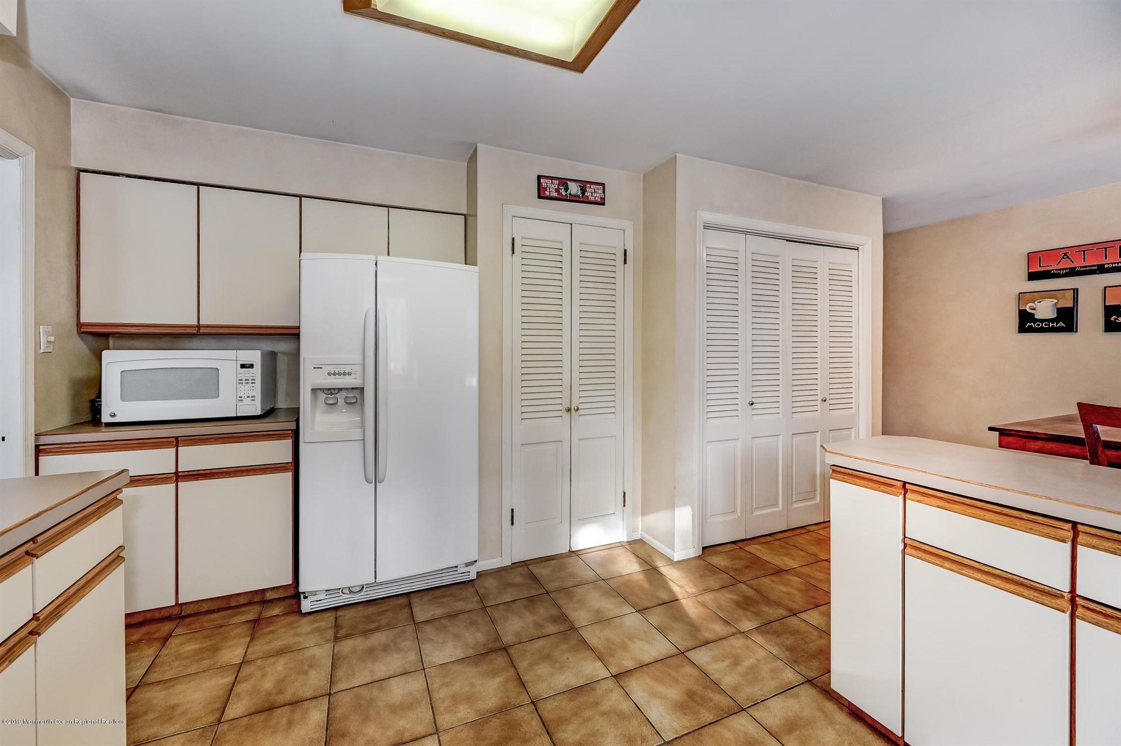 3 Fairway East Colts Neck, NJ 07722 - Photo 18 of 54 17-Kitchen