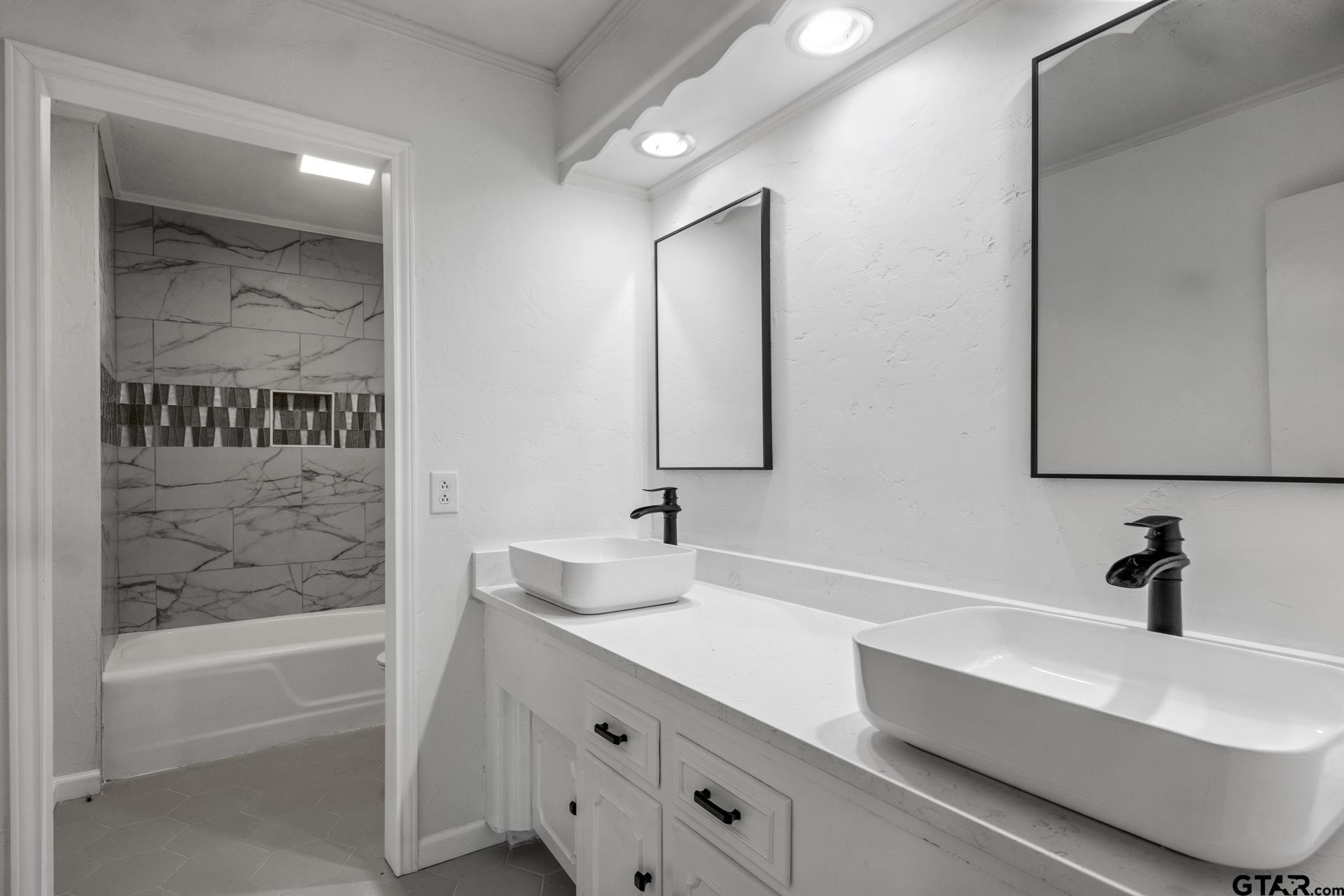 331 County Road 2106 Pittsburg, TX 75686 - Photo 13 of 32 a bathroom with a sink a bathtub and a mirror