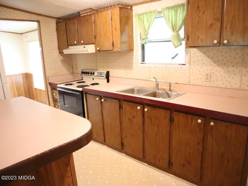 2560 Bonner Gilbert Road Lizella, GA 31052 - Photo 8 of 23 a kitchen with a sink and a stove