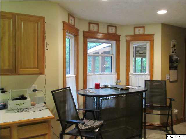 10 Colonial Road Palmyra, VA 22963 - Photo 2 of 27 a room with furniture and window
