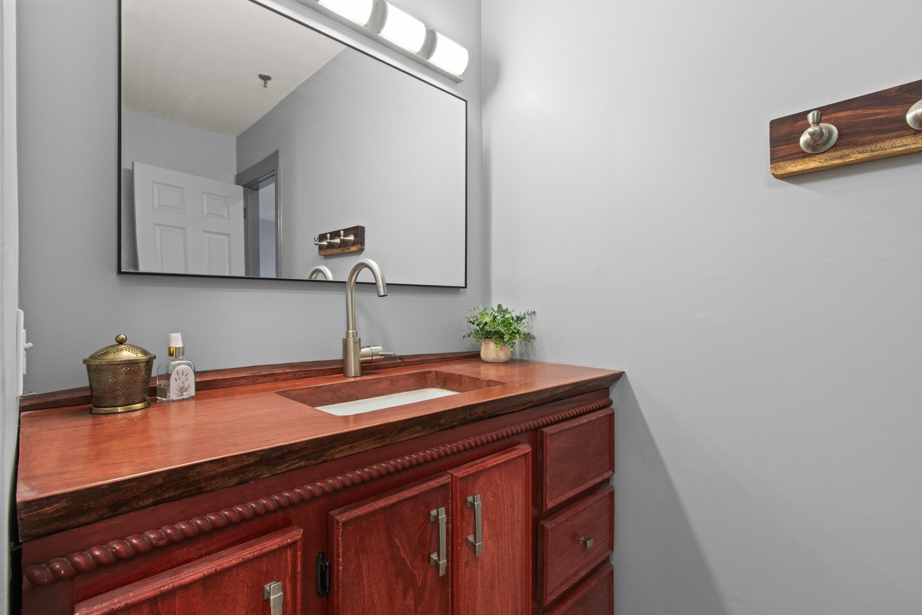 150 Middle Street, Unit 4J Portland, ME 04101 - Photo 27 of 29 Full Bathroom