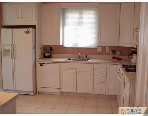 10 Chichester Road Monroe Township, NJ 08831 - Photo 4 of 10 Gallery Image 4