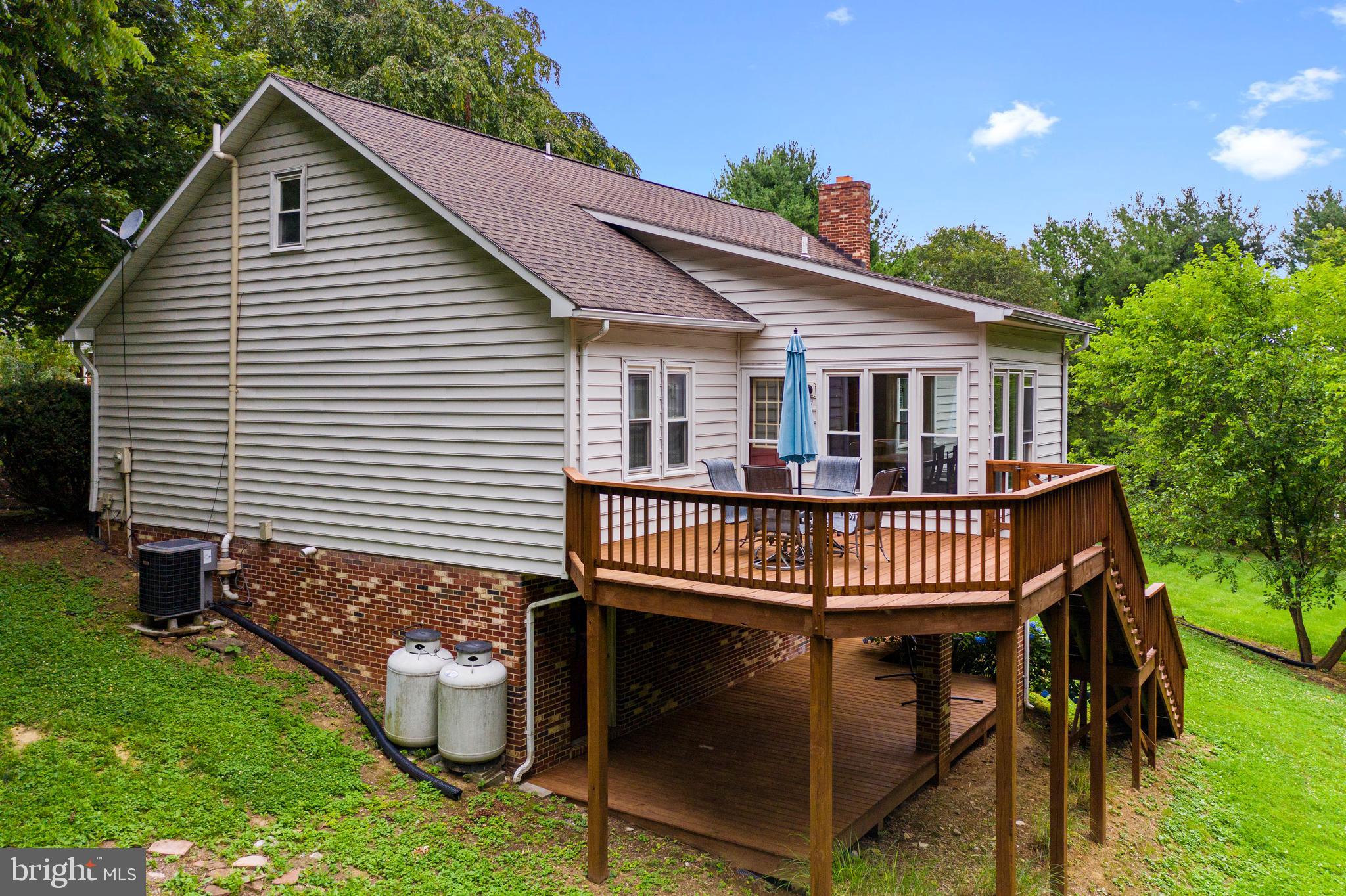105 Forest Ridge Road Winchester, VA 22602 - Photo 9 of 32 Freshly stained and powerwashed