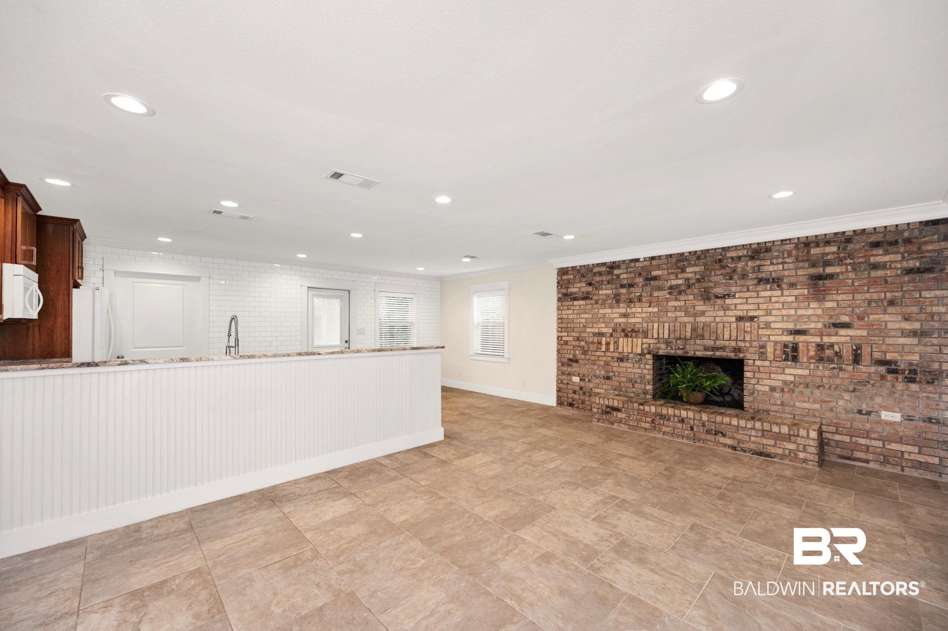 409 Rosa Avenue Fairhope, AL 36532 - Photo 5 of 31 family room