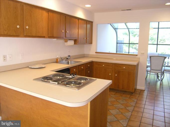 11082 Glade Court Reston, VA 20191 - Photo 3 of 14 Kitchen