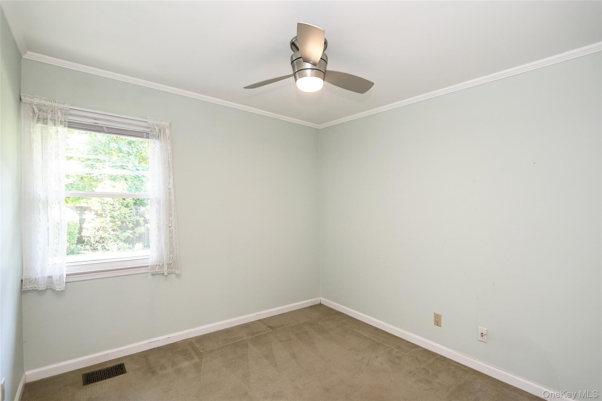 12 Ronan Road Glen Cove, NY 11542 - Photo 20 of 32