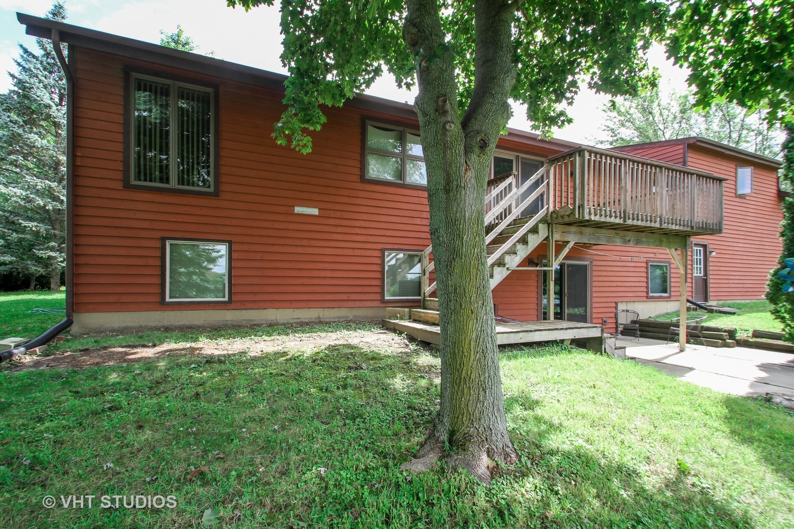 14008 Davis Road Woodstock, IL 60098 - Photo 21 of 32 a backyard of a house with table and chairs