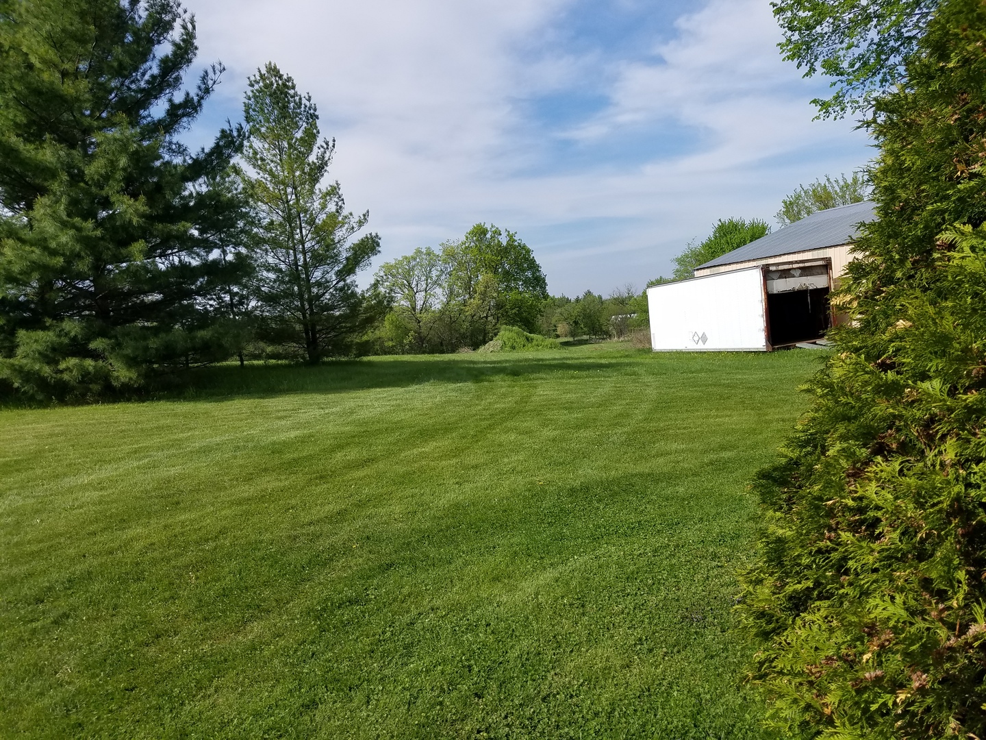 14008 Davis Road Woodstock, IL 60098 - Photo 28 of 32 a backyard of a house with lots of green space and plants