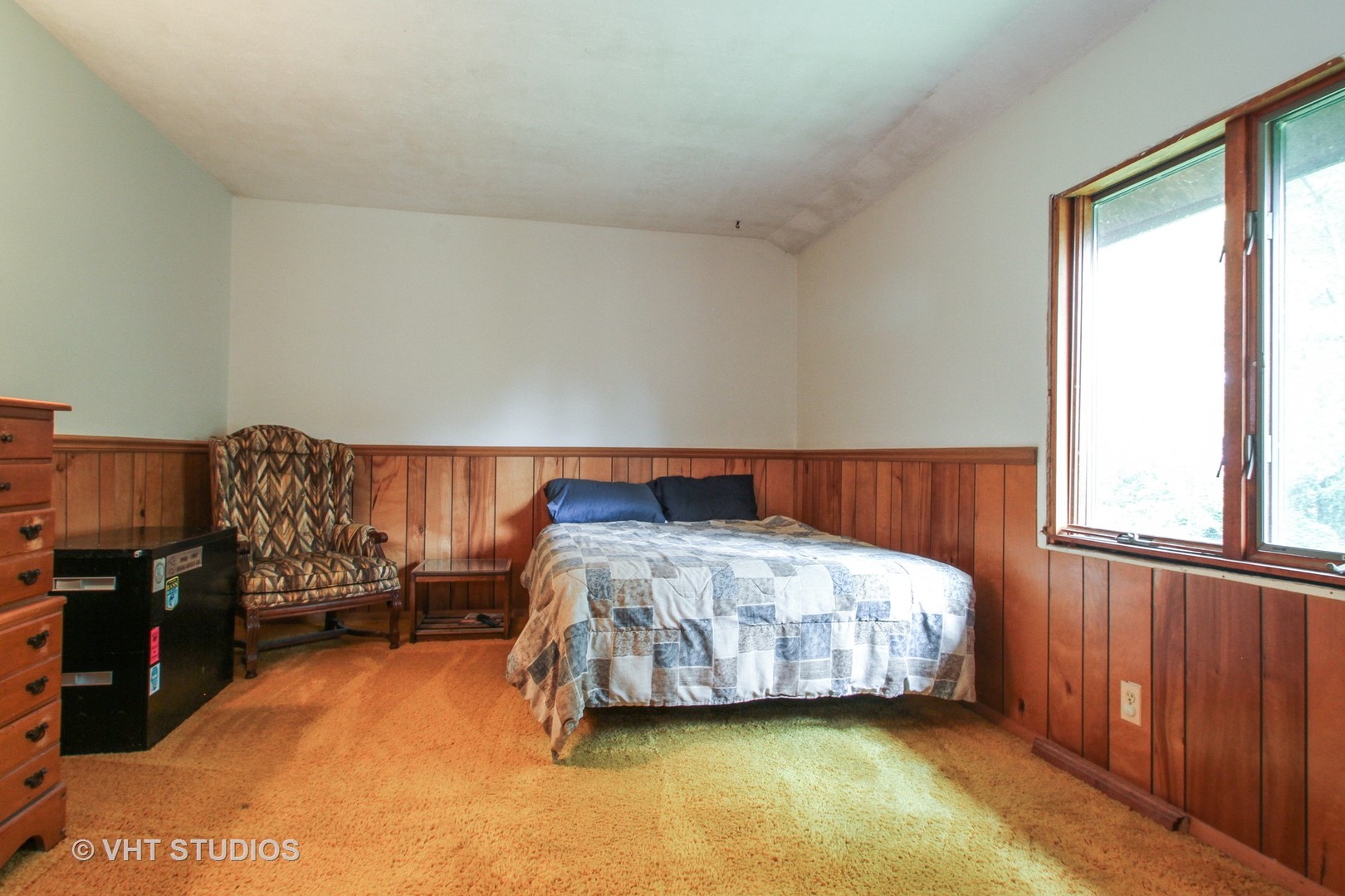 14008 Davis Road Woodstock, IL 60098 - Photo 9 of 32 a bedroom with a bed and a window