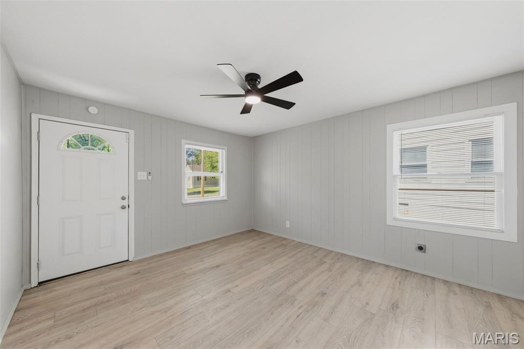 321 Caithness Road St. Louis, MO 63137 - Photo 4 of 24 Gallery Image 4