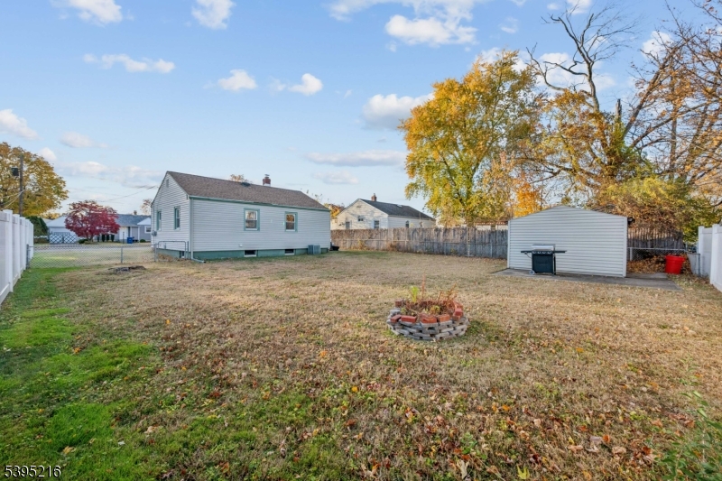 610 Lee Avenue Beverly, NJ 08010 - Photo 21 of 21 a backyard of a house
