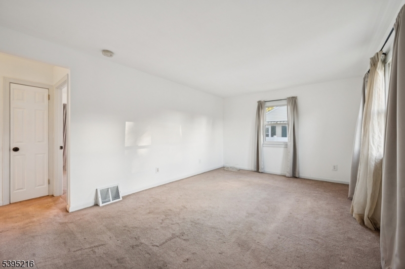 610 Lee Avenue Beverly, NJ 08010 - Photo 4 of 21 an empty room with windows