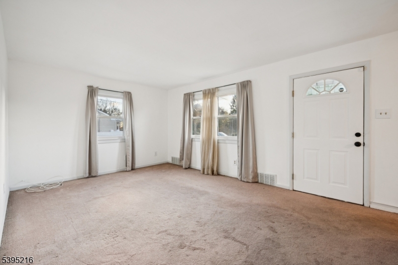 610 Lee Avenue Beverly, NJ 08010 - Photo 5 of 21 an empty room with windows