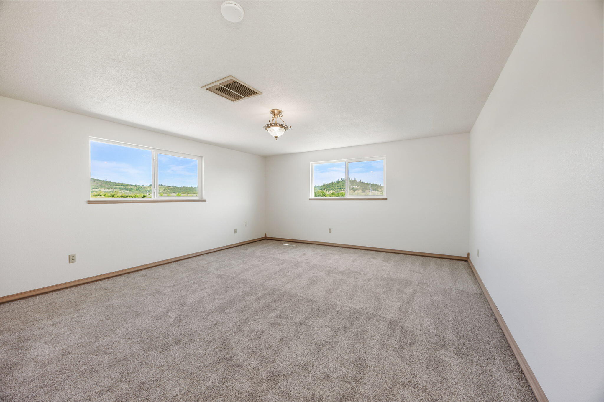 1350 Nick Young Road Eagle Point, OR 97524 - Photo 26 of 46