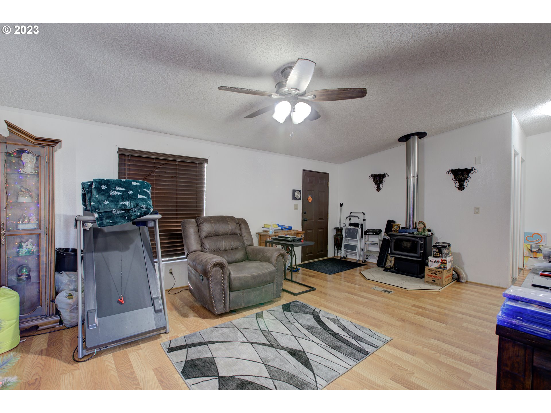 2465 Brockway Road Winston, OR 97496 - Photo 6 of 44 Gallery Image 6