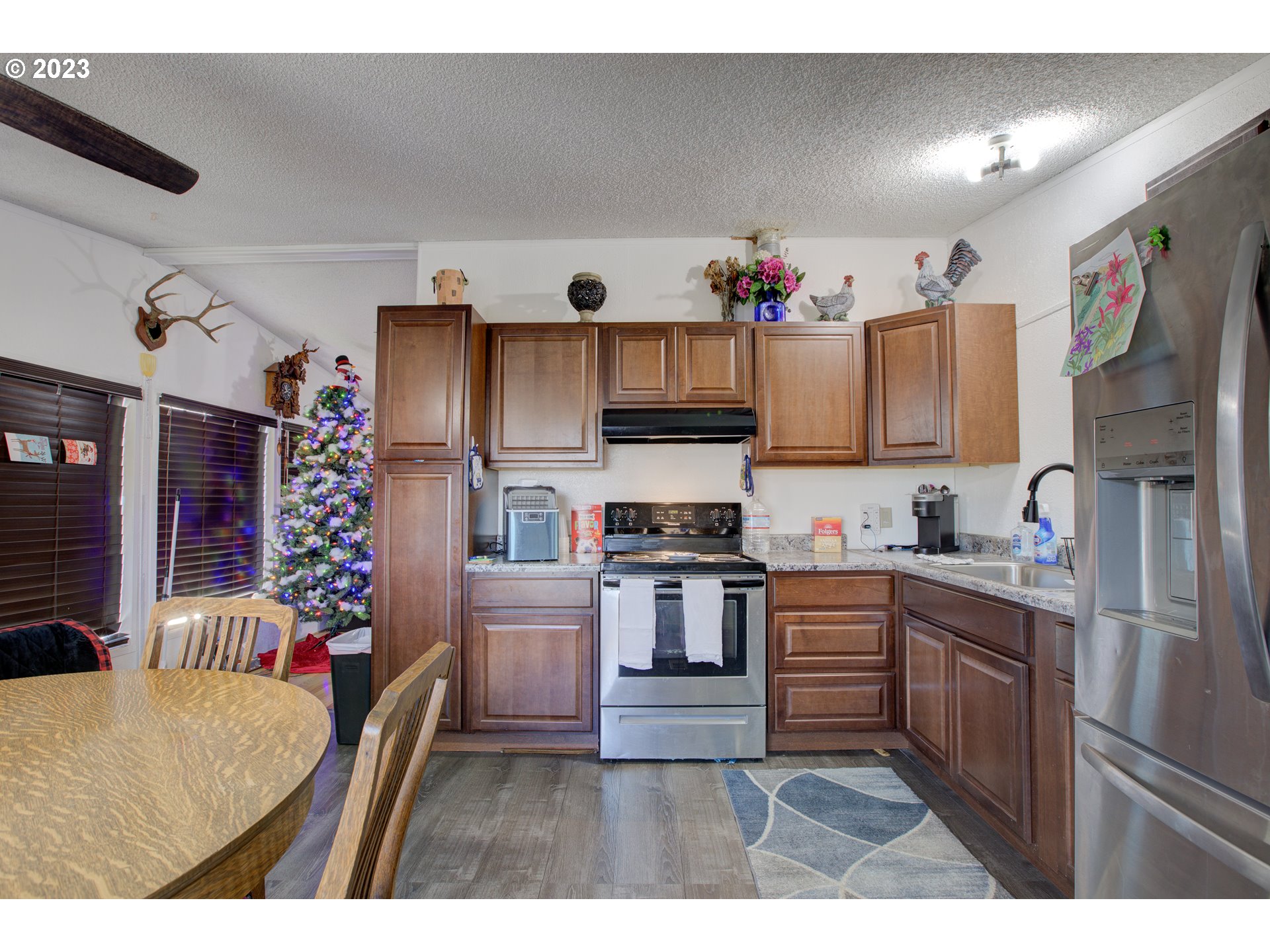 2465 Brockway Road Winston, OR 97496 - Photo 10 of 44 Gallery Image 10