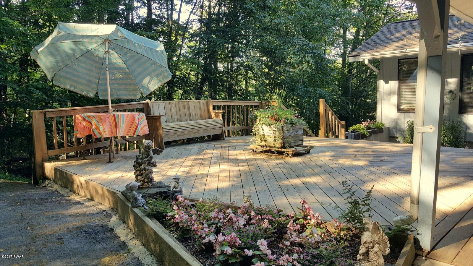 62 Sheridan Road Hawley, PA 18428 - Photo 31 of 43 31 Deck