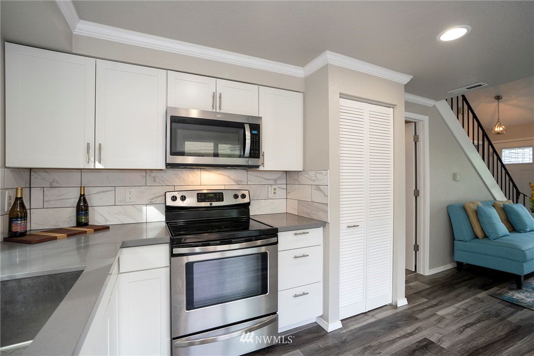 2219 Northeast 23rd Street Renton, WA 98056 - Photo 9 of 31 Gallery Image 9