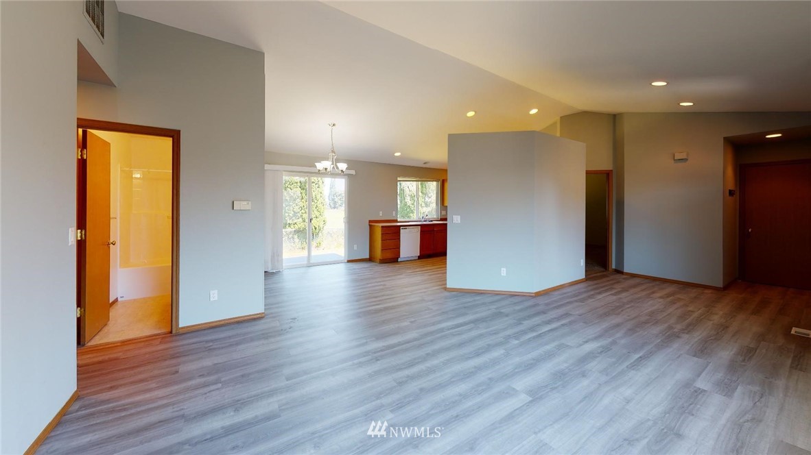 997 Peterson Road Burlington, WA 98233 - Photo 4 of 18