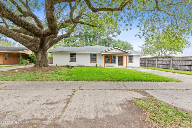 $210,000 | 406 Orange Grove Drive, New Iberia, LA 70560