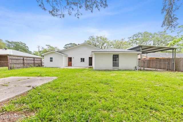 $210,000 | 406 Orange Grove Drive, New Iberia, LA 70560